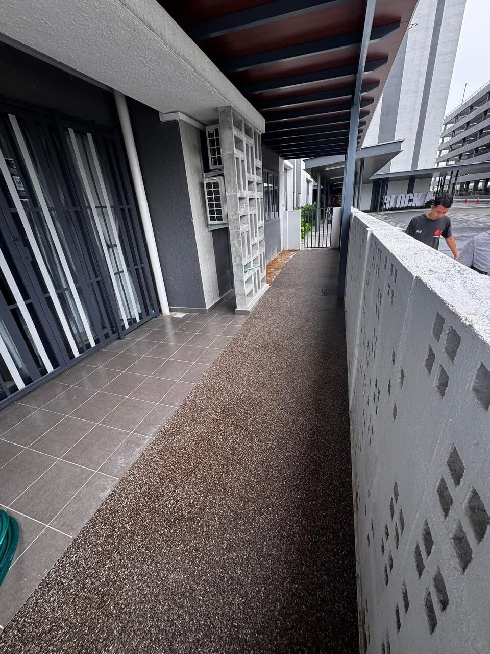 Kemasan Pebble Wash pada walkway